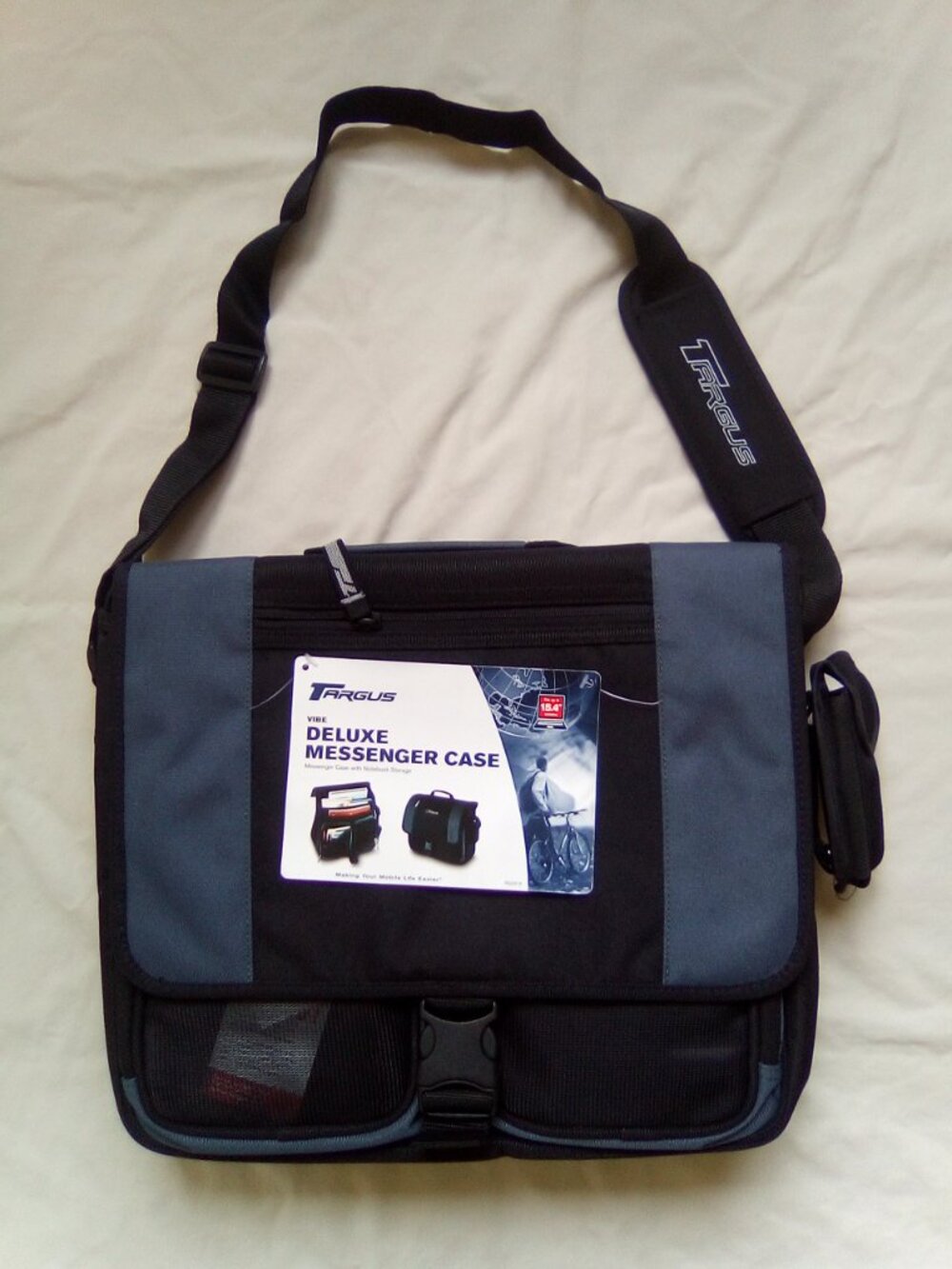Targus Vibe Deluxe Case with Notebook Laptop (fits up to 15.4" Screen) Storage